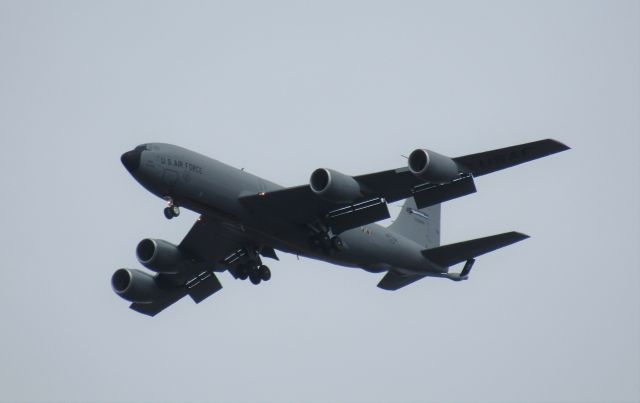 — — - ******SELECT FULL FOR HD******br /br /br /USAF KC135 passing low on the ILS at KBUF! 