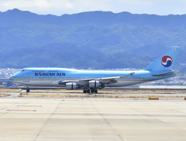 Boeing 747-400 (HL7402)