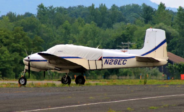 Beechcraft Twin Bonanza (N28EC)