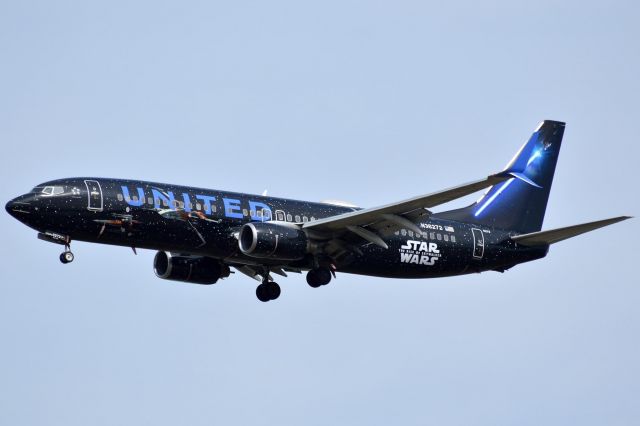 N36272 — - United 235 from Newark 