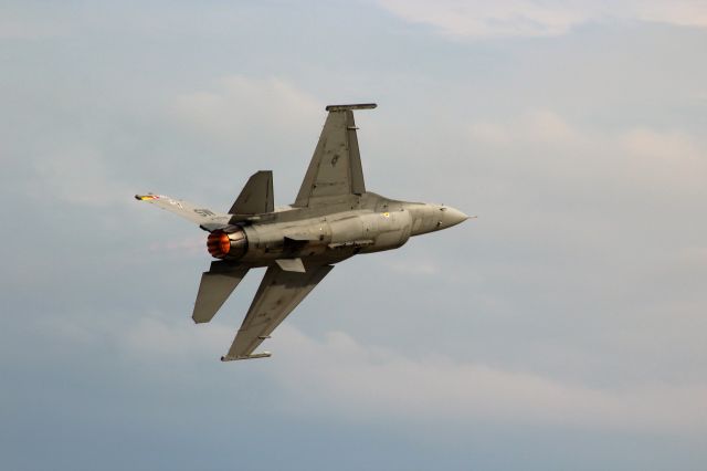 Lockheed F-16 Fighting Falcon — - F-16 Demo at EAA 2016. Shaw AFB SC USA