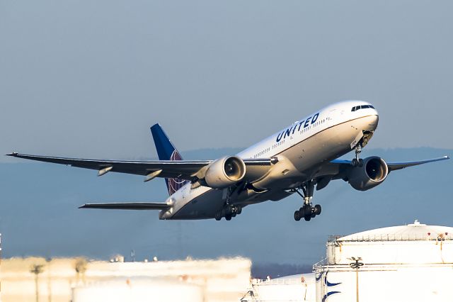 Boeing 777-200 (N788UA)