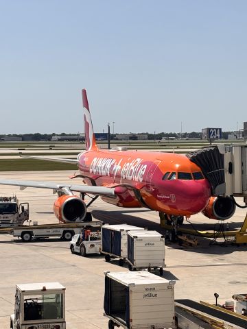 Airbus A320 (N643JB) - Brewing at KMCO about to be en route to KBUF.