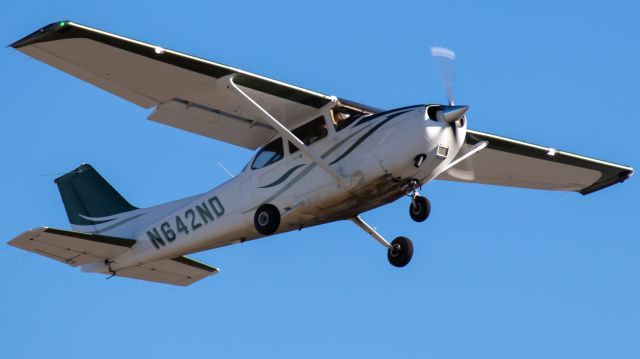 Cessna Skyhawk (N642ND)