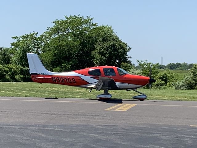 Cirrus SR22 Turbo (N321GS) - N321GS (S22T) departing Wings Field (KLOM)br /Photo Date: June 5, 2021