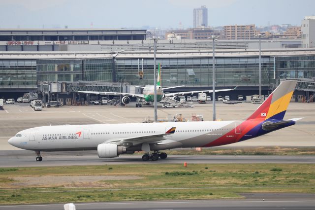 Airbus A330-300 (HL8282) - April 14th 2019: