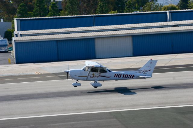 Cessna Skyhawk (N910SE)