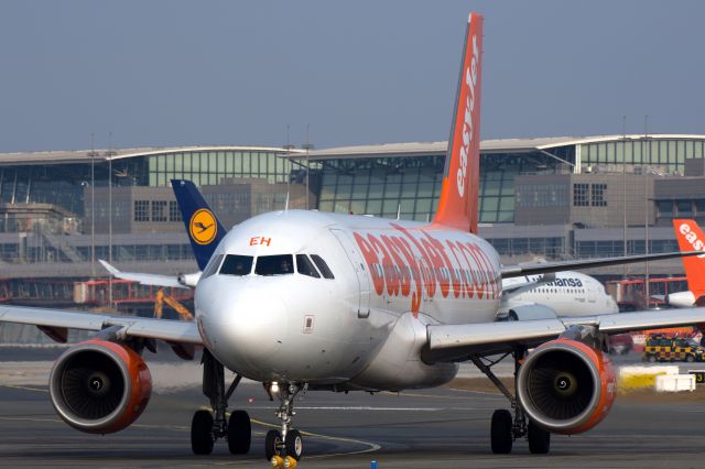 Airbus A319 (G-EZEH)