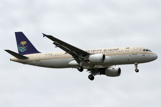 Airbus A320 (HZ-AS43)