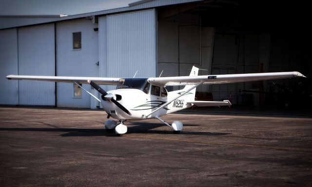 Cessna Skyhawk (N15255)