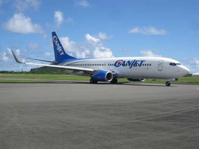 Boeing 737-800 (C-FYQN)