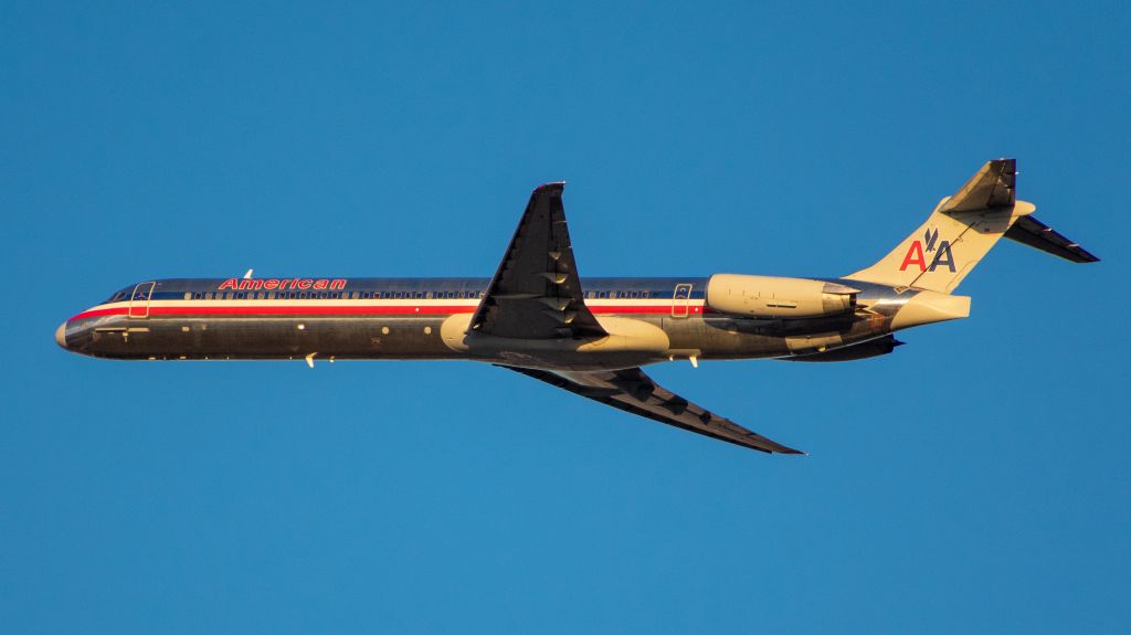 McDonnell Douglas MD-83 (N9621A) - Taken from Founders Plaza.