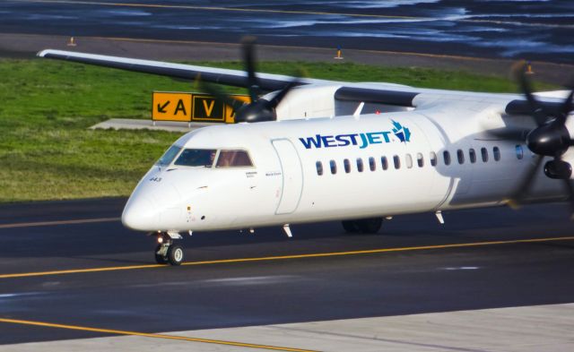 de Havilland Dash 8-400 (C-GWJK)