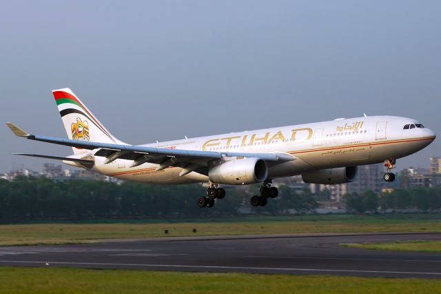 Airbus A330-200 (A6-EYP)