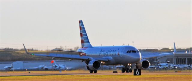 Airbus A319 (N4032T)