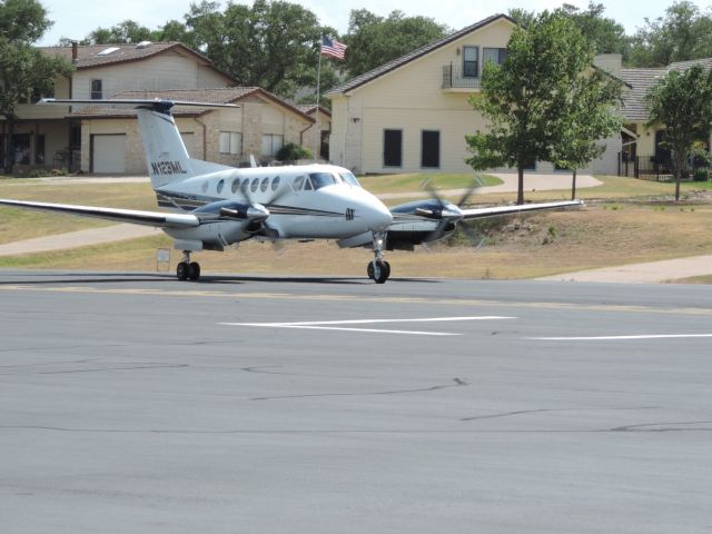 Beechcraft Super King Air 200 (N123ML)