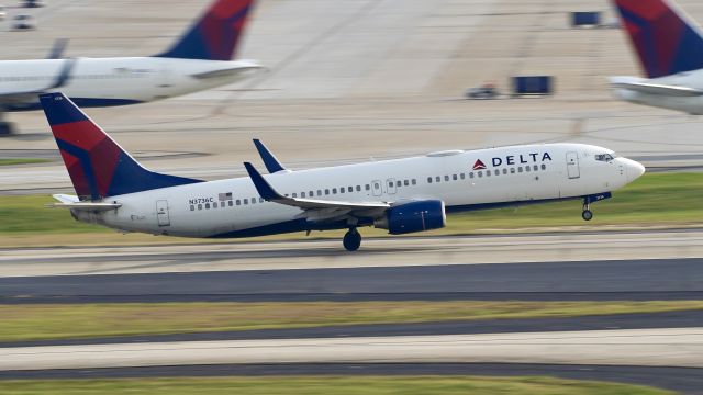 Boeing 737-800 (N3736C)