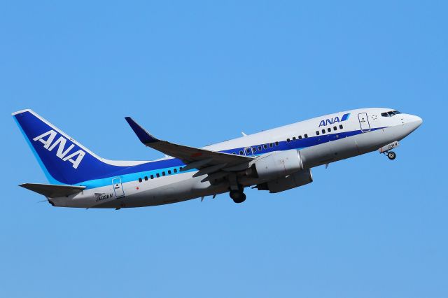 Boeing 737-700 (JA09AN)