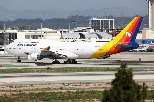 Boeing 747-400 (DQ-FJL)
