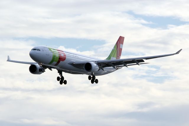 Airbus A330-300 (CS-TOL)