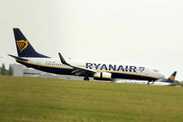 Boeing 737-800 (EI-EBG) -  A Ryanair B737-800 slowing doan after landing at London Stansted Airport.br /br /Location: Blemer road, Stansted.br /Date: 12.10.22 (dd/mm/yy).