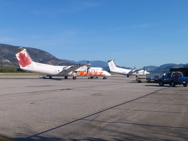 de Havilland Dash 8-300 (C-GVON) - PENTICTON REGIONAL AIRPORT YYF REGUALAR AIR CANADA EXPRESS SERVICE DASH8-301  and  Dash 8-106 IN BACKGROUND