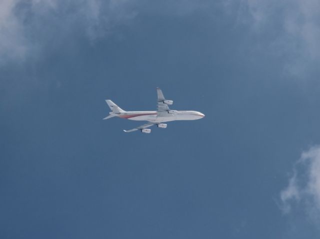 Airbus A340-300 (PZ-TCP)