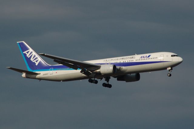 BOEING 767-300 (JA8357) - 2013-05-17
