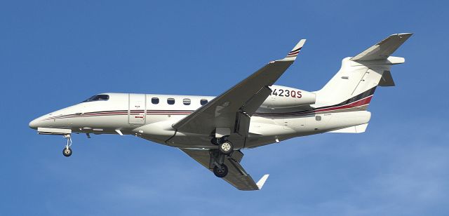 Embraer Phenom 300 (N423QS)