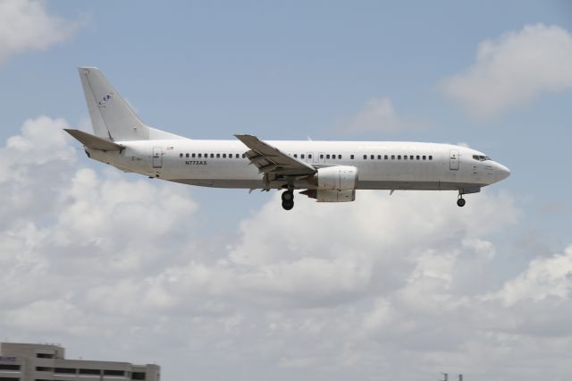 BOEING 737-400 (N773AS)