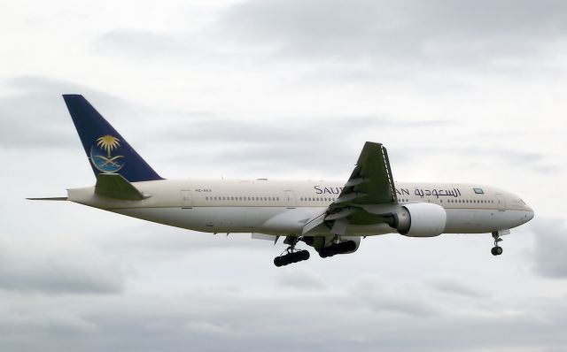 Boeing 777-200 (HZ-AKA) - Saudi