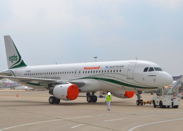 Airbus A320 (F-HGNT) - 11/06/2013br /new electric green taxiing system