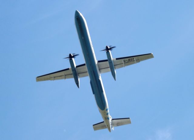 de Havilland Dash 8-400 (G-JEDT)