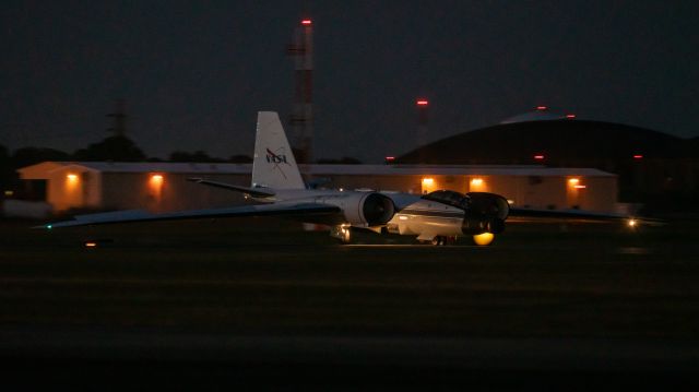 Martin WB-57 (N927NA) - NASA WB57F returning from imaging the re-entry, drogue deployment, and splashdown of SpaceX Crew 4