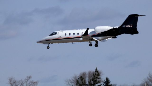 Learjet 60 (N600TD) - On final is this 1996 Learjet 60 in the Winter of 2019.  Today configured for Medevac service.