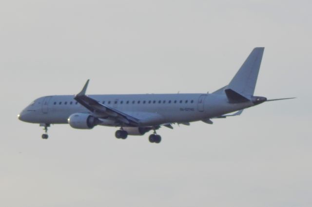 Embraer ERJ-190 (RA-02740)