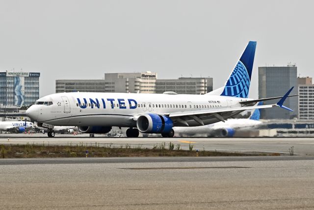 Boeing 737 MAX 9 (N37536)