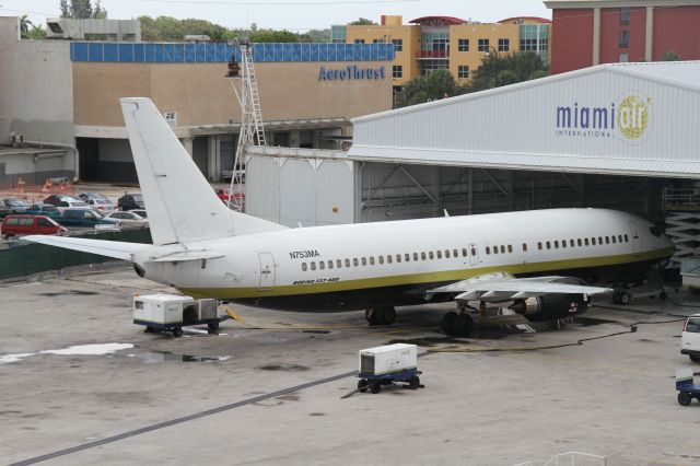 BOEING 737-400 (N753MA)