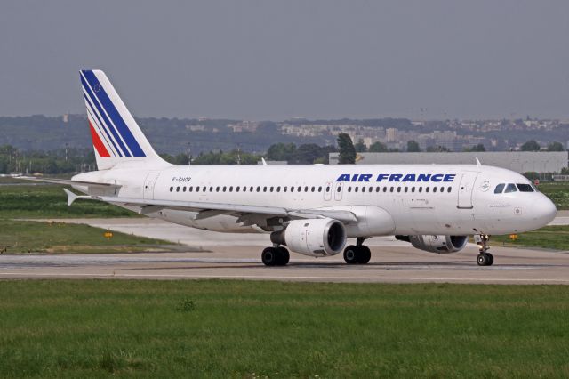 Airbus A320 (F-GHQP)