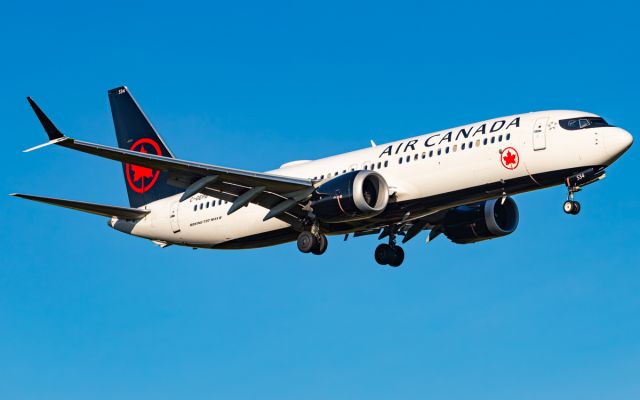 Boeing 737 MAX 8 (C-GEPB)