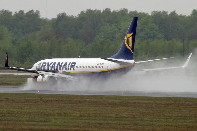 Boeing 737-800 (EI-EPC)