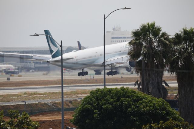 Airbus A350-1000 (B-LXE)