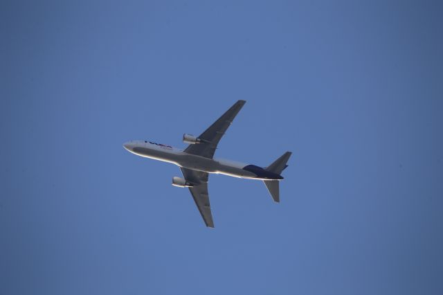 BOEING 767-300 (N119FE)