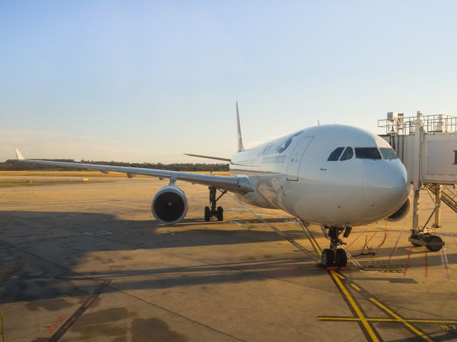 Airbus A330-200 (VH-EBB)