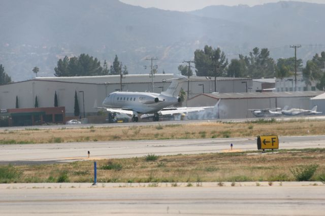 Bombardier Challenger 300 (N548XJ)