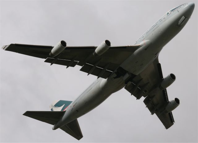 Boeing 747-400 (B-HUE) - Cathay 252 departing runway 09R to VHHH.