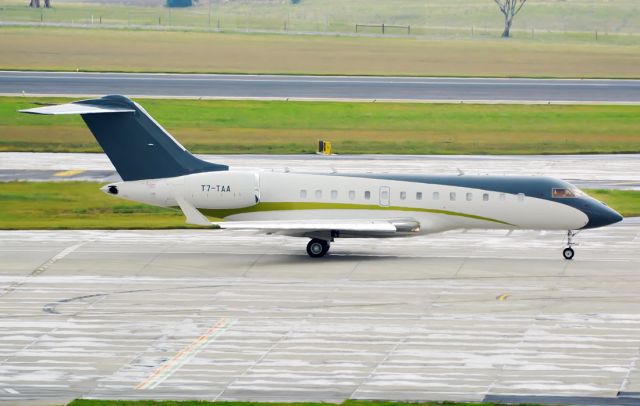 Bombardier Global 5000 (T7-TAA)