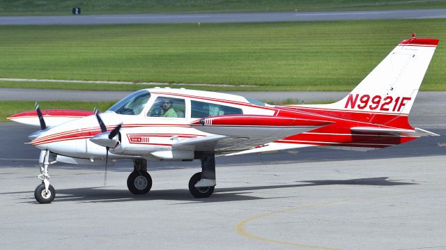 Cessna 310 (N9921F)