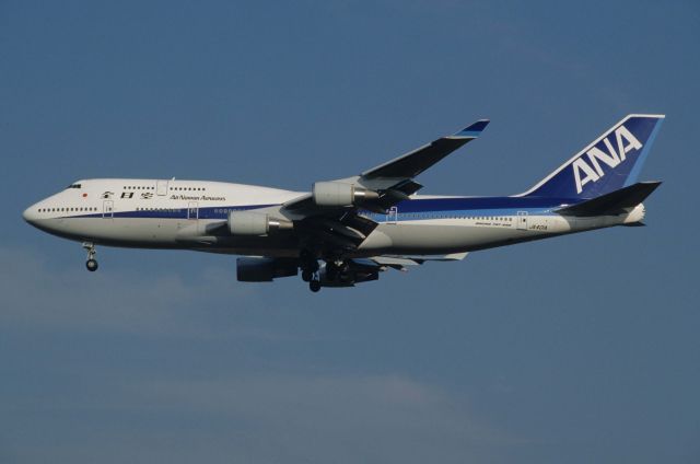 Boeing 747-400 (JA401A) - Final Approach to Narita Intl Airport Rwy34L on 1997/12/21