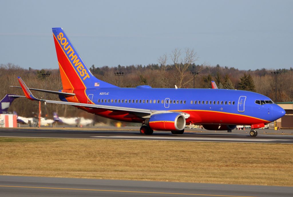 Boeing 737-700 (N217JC)